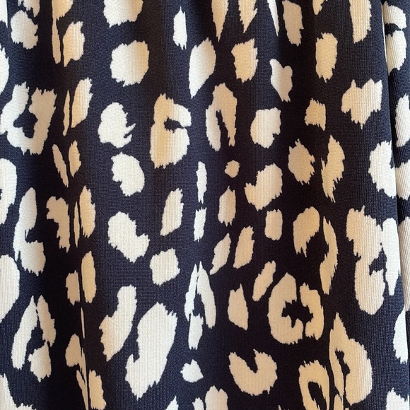 NWT Animal Print V-Neck Romper Sz XS - Picture 7 of 7